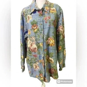 Lemon Grass Woman floral design button down with a quilted look long sleeves 22W